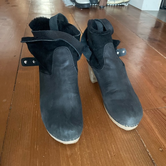 No 6. Clogs - Picture 2 of 5